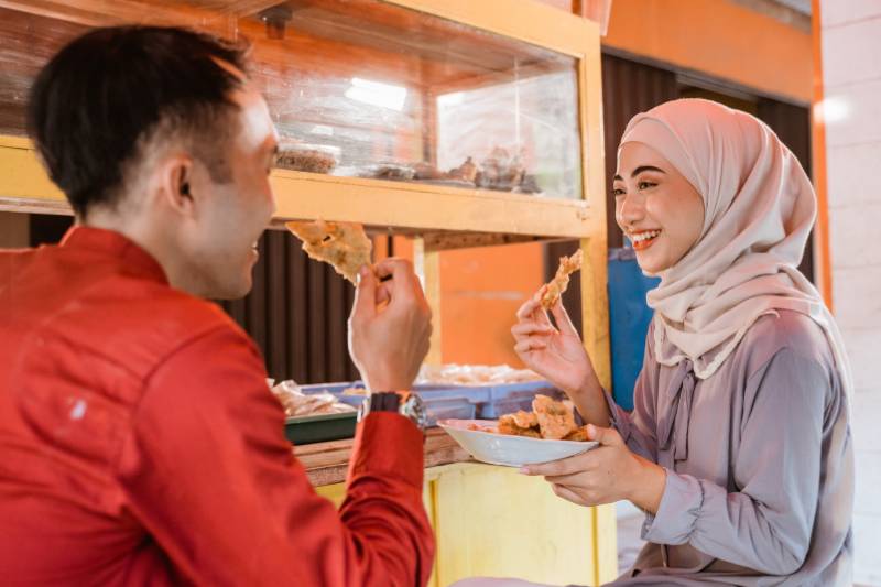 Pergi ke angkringan sebagai ide ngedate (canva.com)