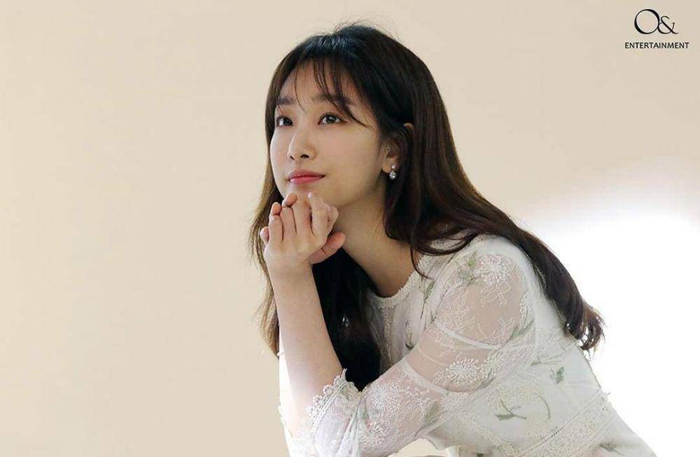 Han Na Young (instagram.com/onent.official)