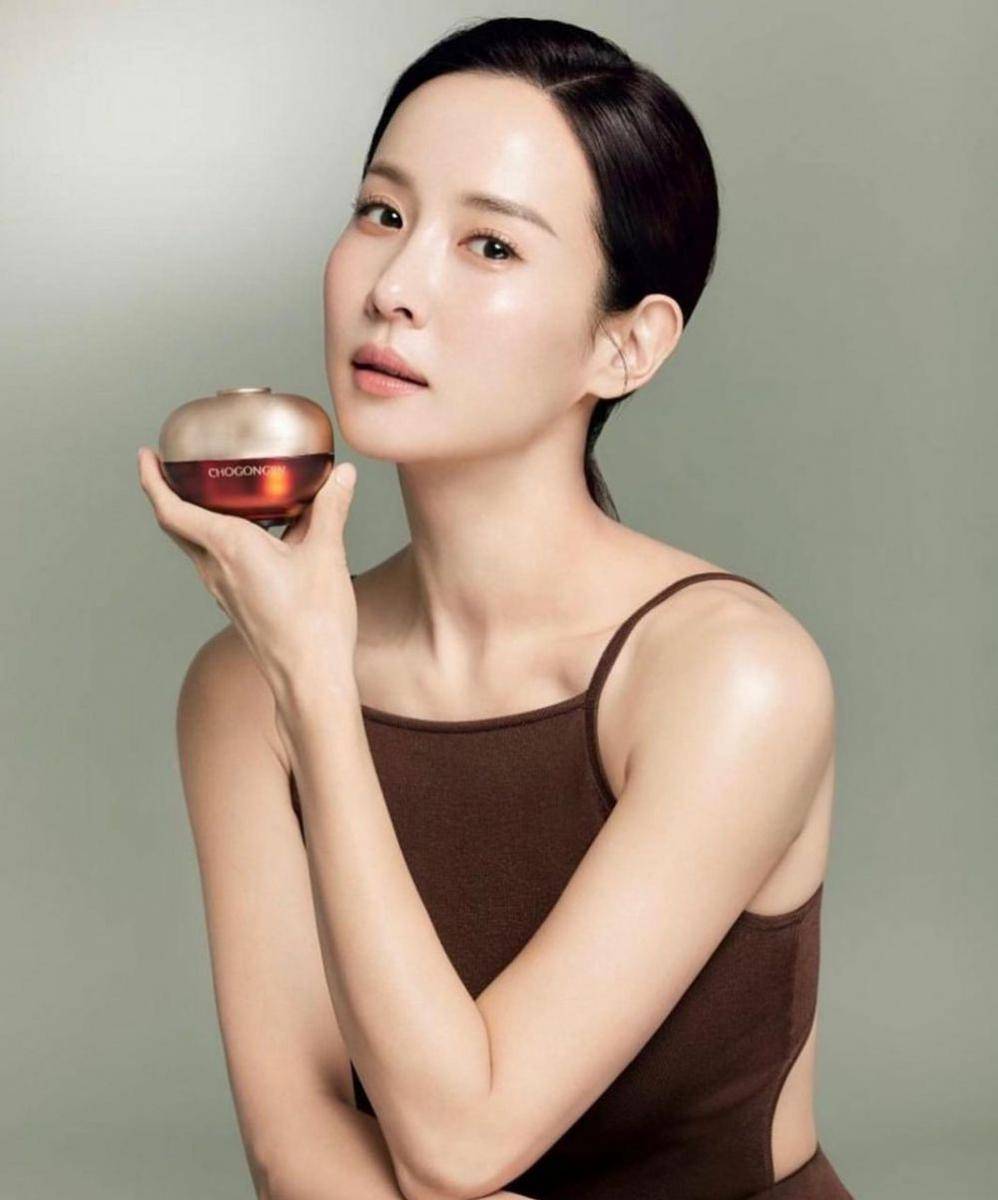 Cho Yeo Jeong (instagram.com/lightyears81)