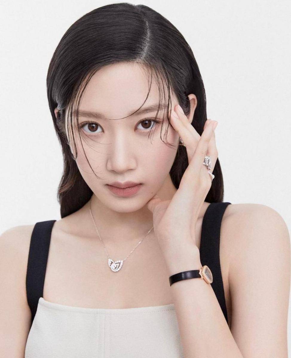Moon Ga Young (instagram.com/m_kayoung)