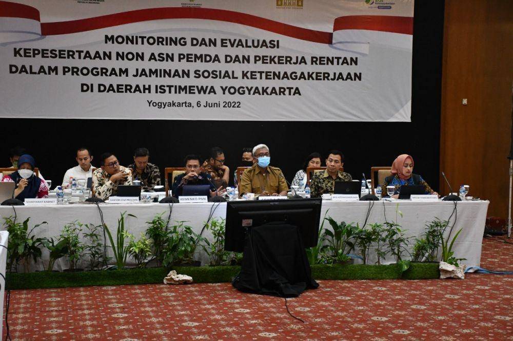 Rapat monev kepesertaan non ASN pemda yang dilaksanakan bersama kementerian terkait dan BPJS Ketenagakerjaan (BPJAMSOSTEK) di Provinsi Daerah Istimewa Yogyakarta (DIY) dan Jawa Tengah pada 6-7 Juni 2022. (Dok. BPJS Ketenagakerjaan)