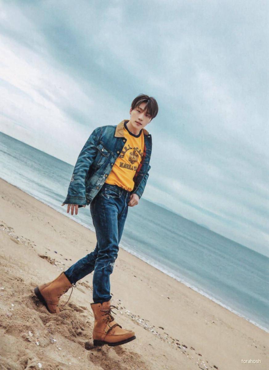 ide outfit Dino SEVENTEEN (twitter.com/torahosh)