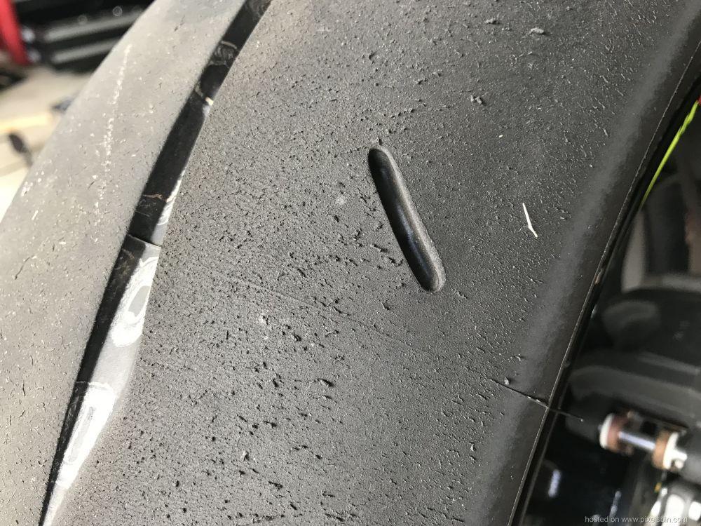7 Faktor Penyebab Ban Motor Gundul Sebelah