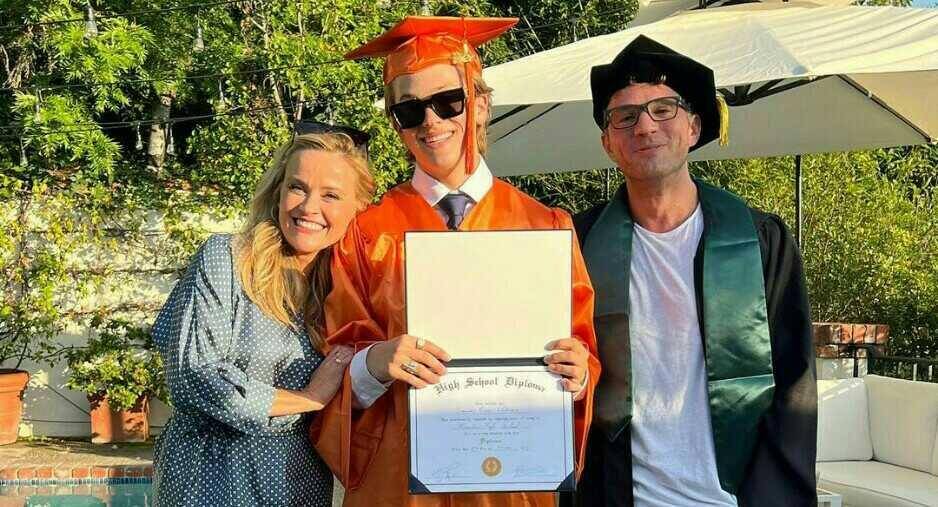Deacon dan kedua orang tua (instagram.com/reesewitherspoon)