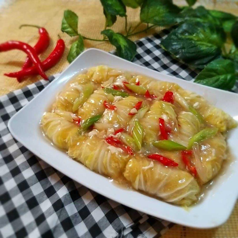 Resep Sawi Gulung Isi Ayam, Kuah Pedasnya Mantap Jiwa!