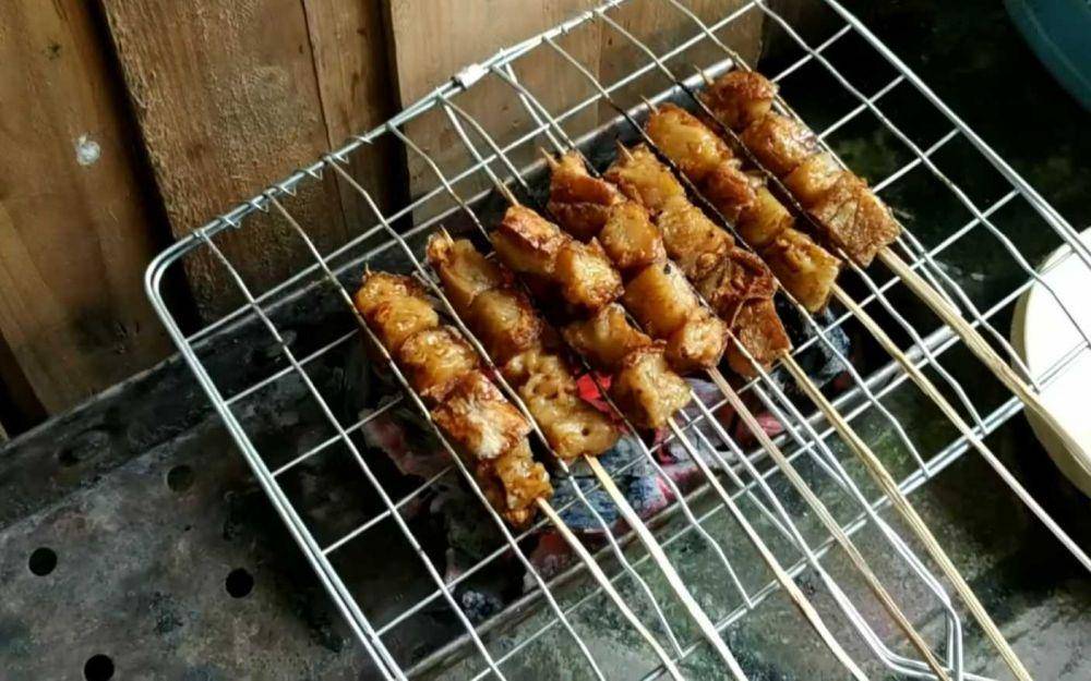 ilustrasi membakar sate tahu (youtube.com/KLAZ Masak)