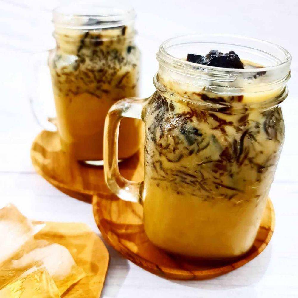 Es cincau gula merah (instagram.com/yenshia5)
