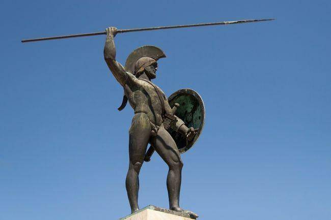 Patung Leonidas (thoughtco.com)