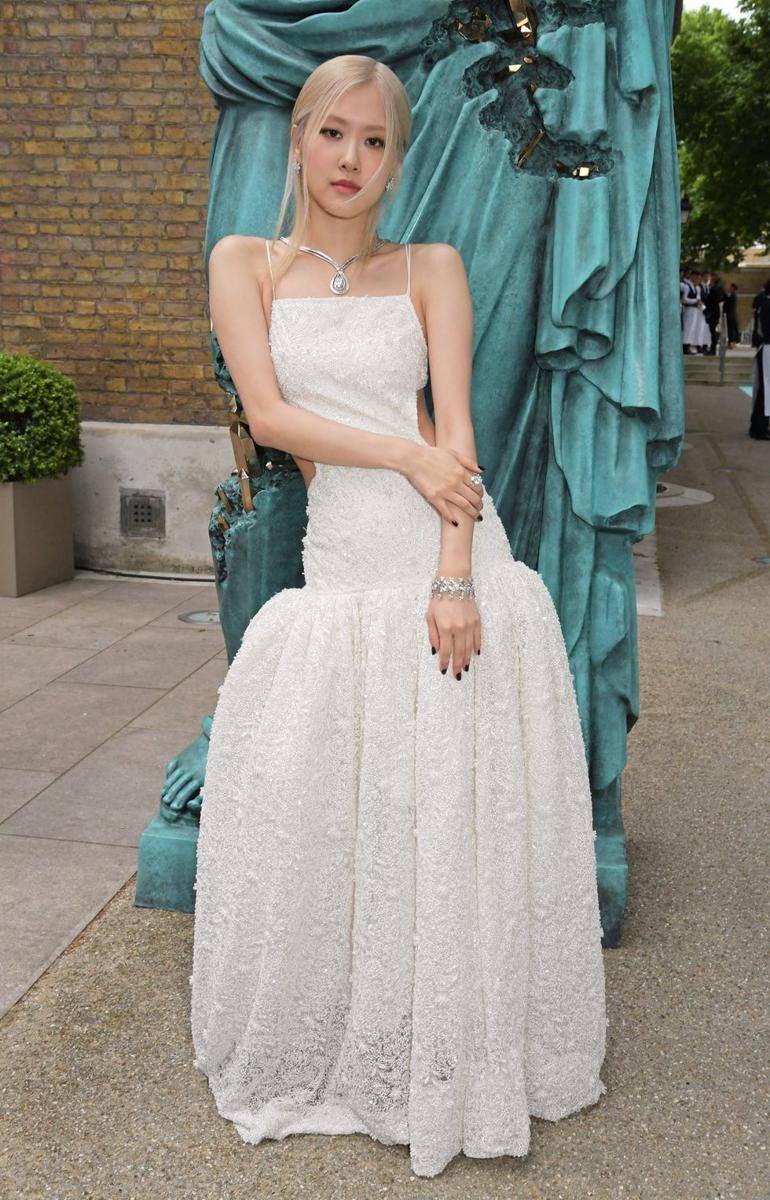 Rose setibanya di acara opening Tiffany and Co. (gettyimages)