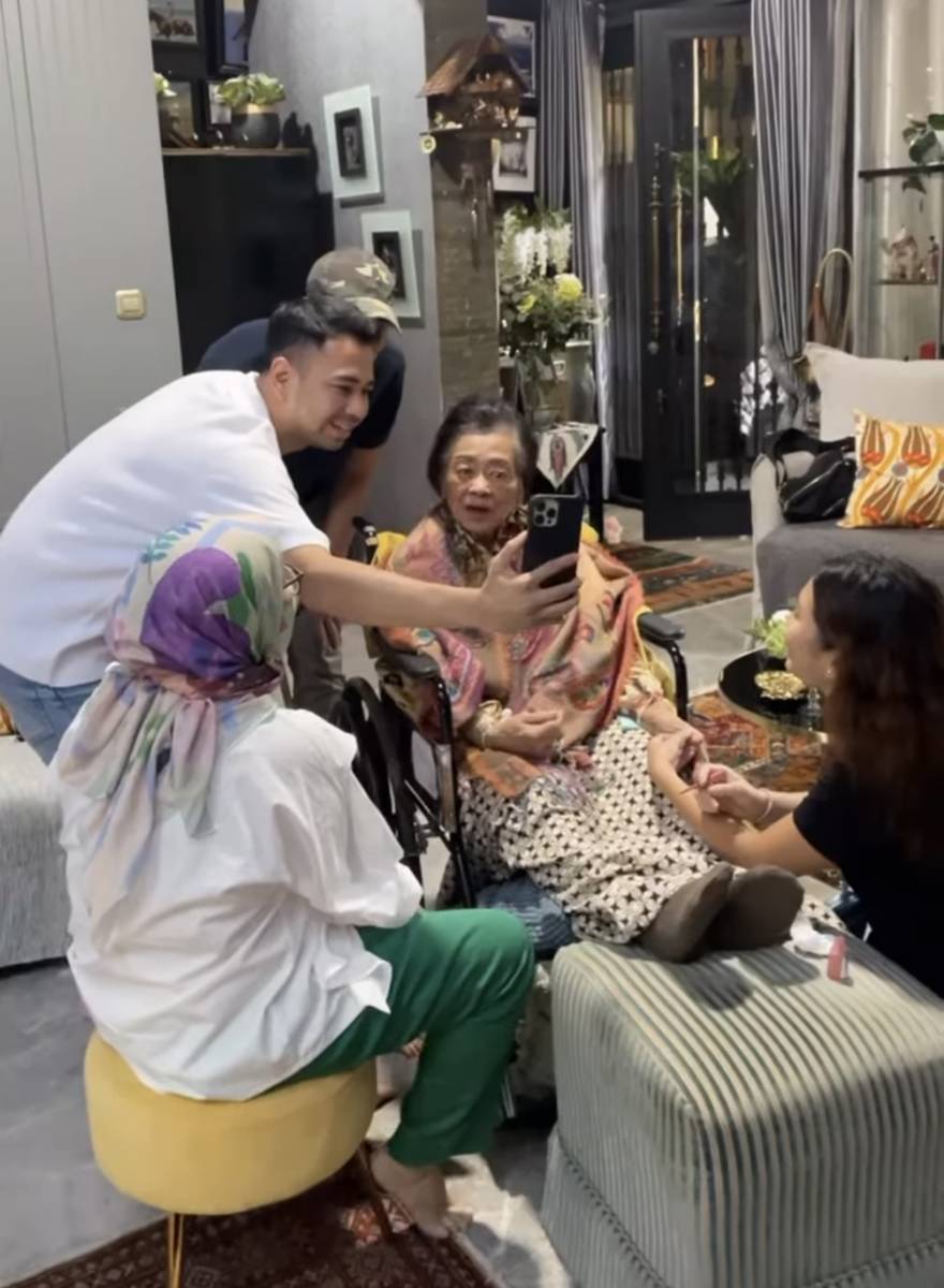 momen Mami Popon nenek Raffi Ahmad ketemu Arya Saloka (instagram.com/syahnazs)