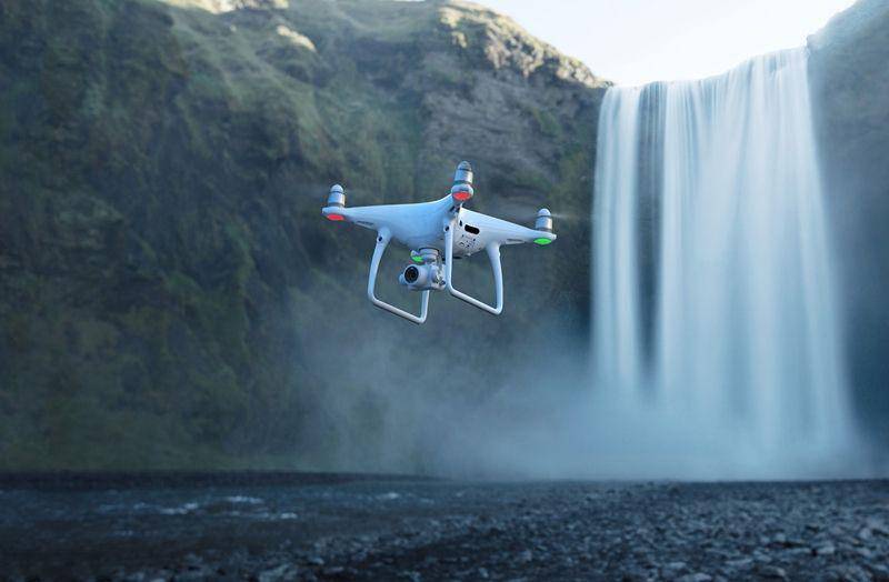 DJI Phantom 4 Pro (dpreview.com)