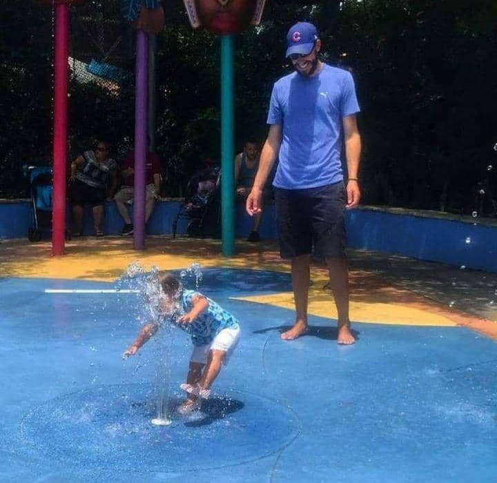 Momen kocak anak-anak ketika bermain air. (facebook.com/Kids in Predicaments)