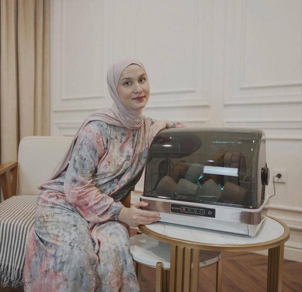 Gaya modis di rumah ala selebgram Dwi Handayani (instagram.com/dwihandaanda)