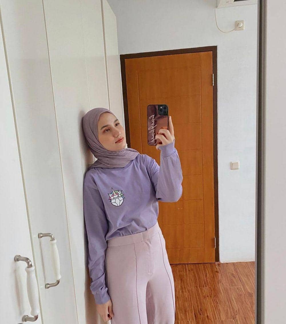 Gaya modis di rumah ala selebgram Dwi Handayani (instagram.com/dwihandaanda)