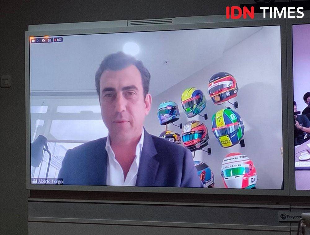 Alberto Longo bincang virtual dengan JakPro di kantor JakPro, Kamis (9/6/2022). (IDN Times/Tino)