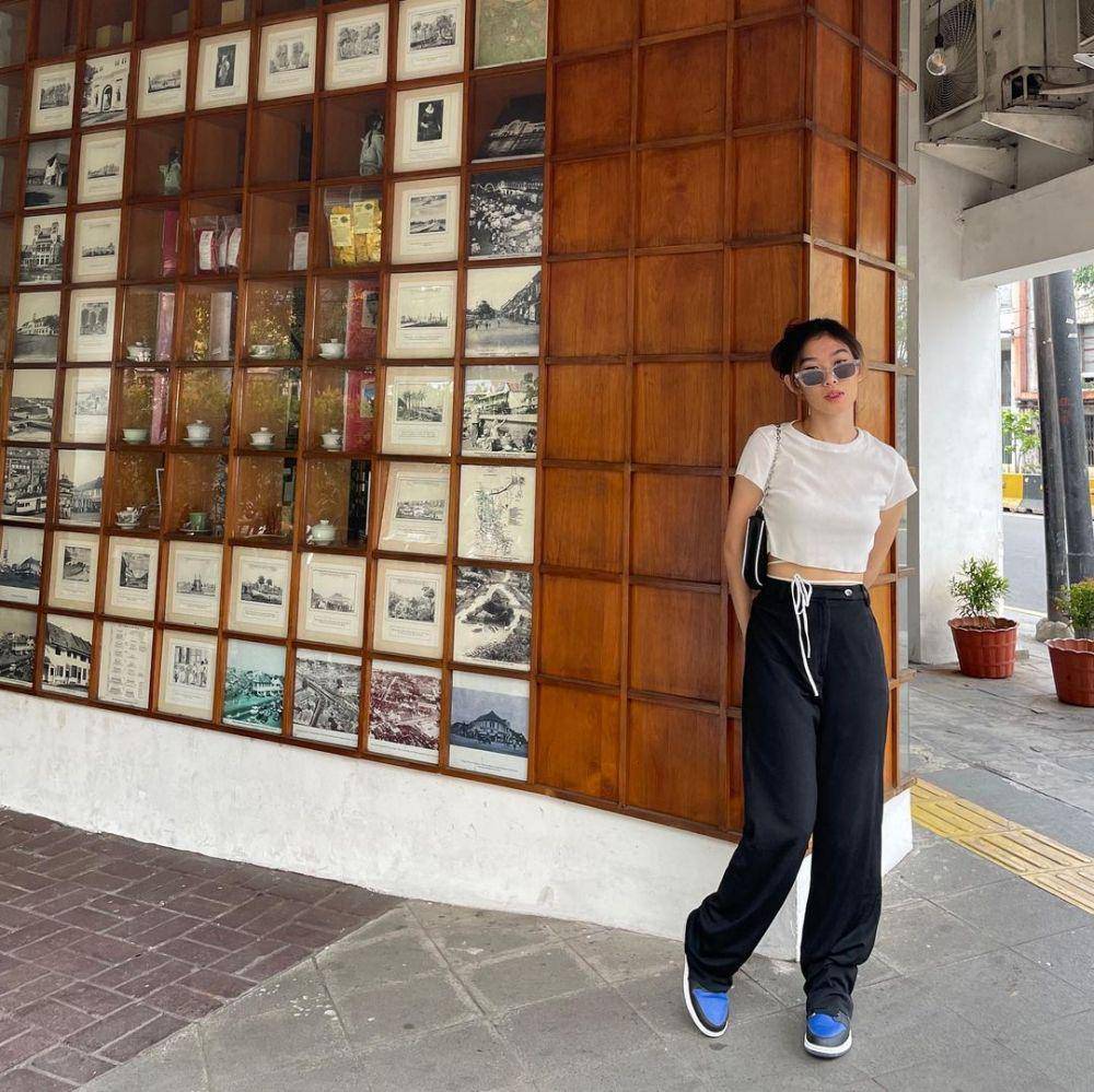 Vellania (instagram.com/vellaaania)