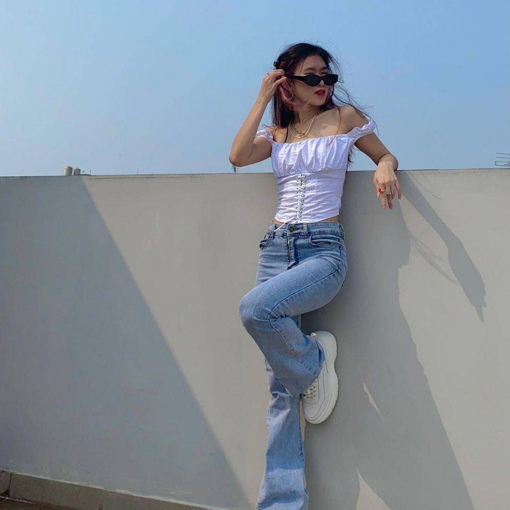 Vellania (instagram.com/vellaaania)