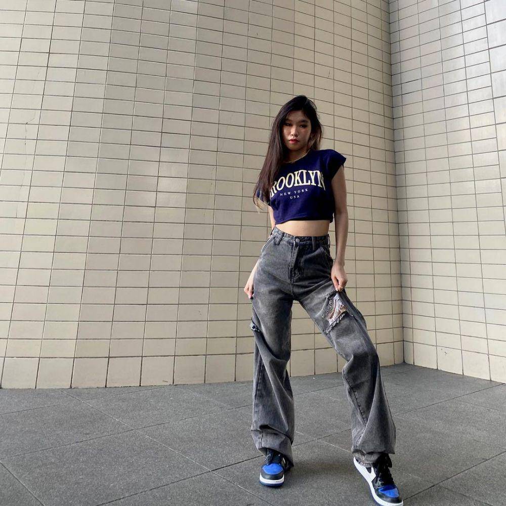 Vellania (instagram.com/vellaaania)