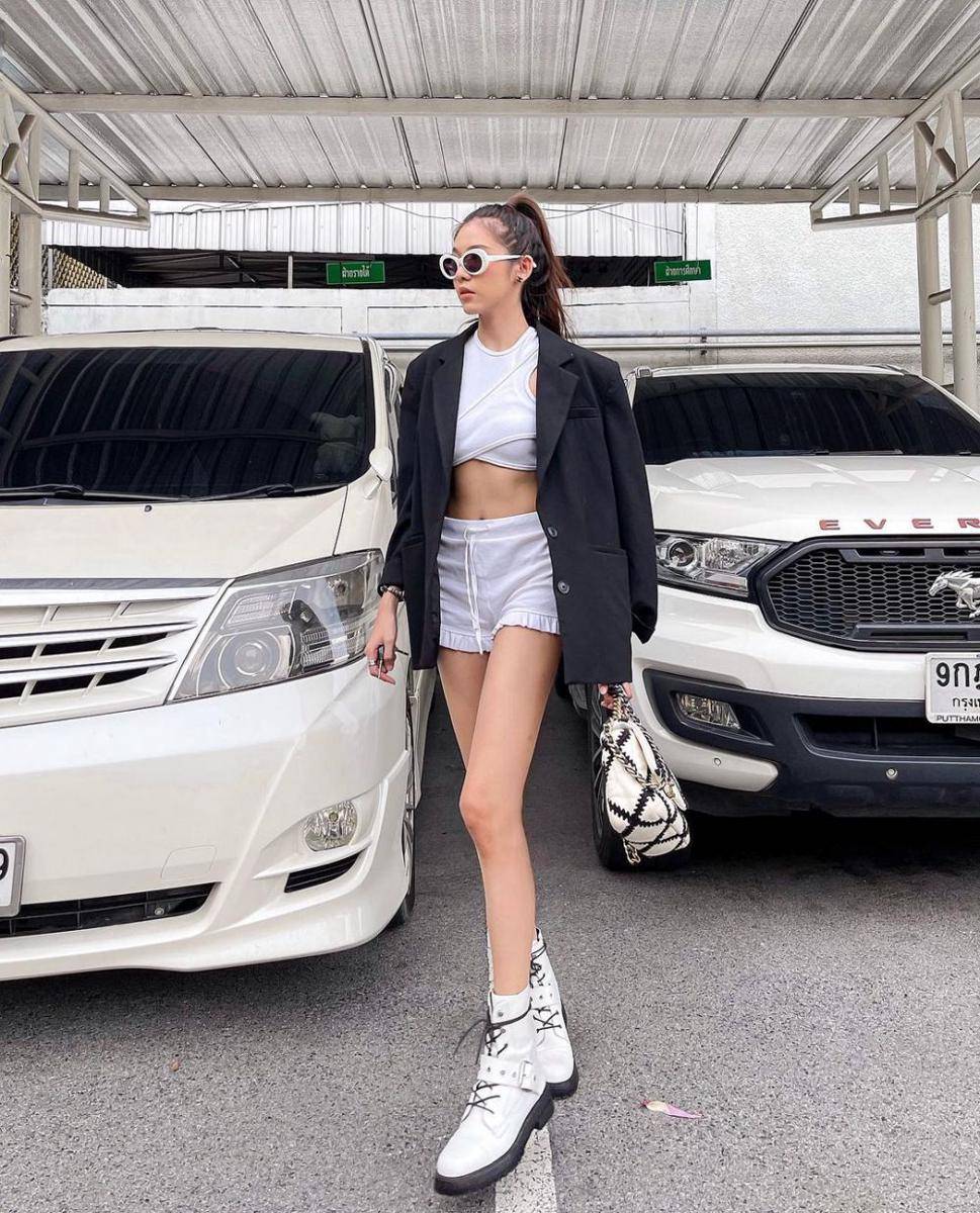outfit hangout ala Sa Anisa Nugraha (instagram.com/aniisa)