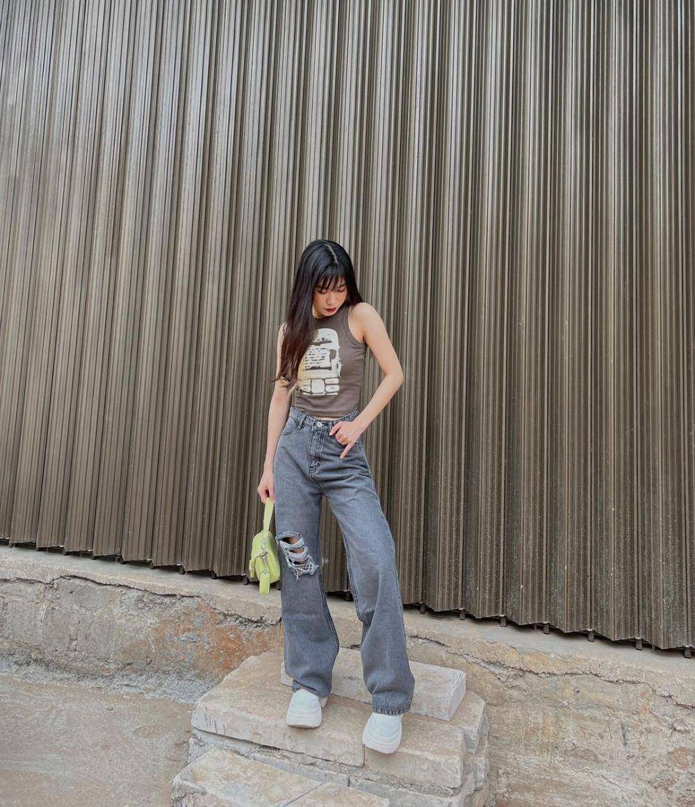 Vellania (instagram.com/vellaaania)