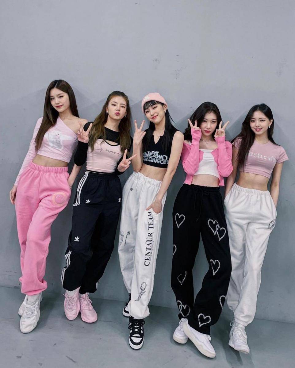 ITZY (instagram.com/itzy.all.in.us)