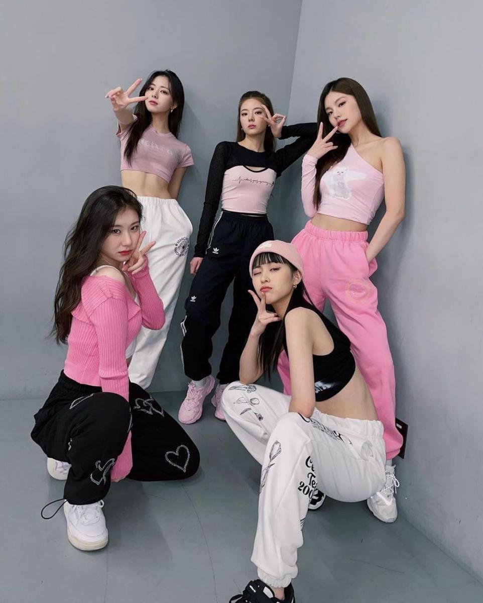 ITZY (instagram.com/itzy.all.in.us)