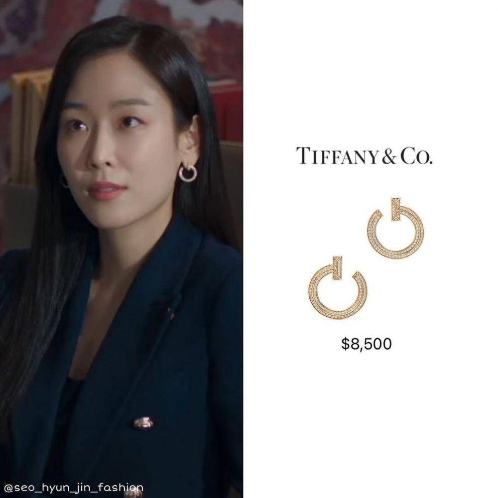 Harga outfit dan aksesoris Seo Hyun Jin di KDrama Why Her? (instagram.com/seo_hyun_jin_fashion)