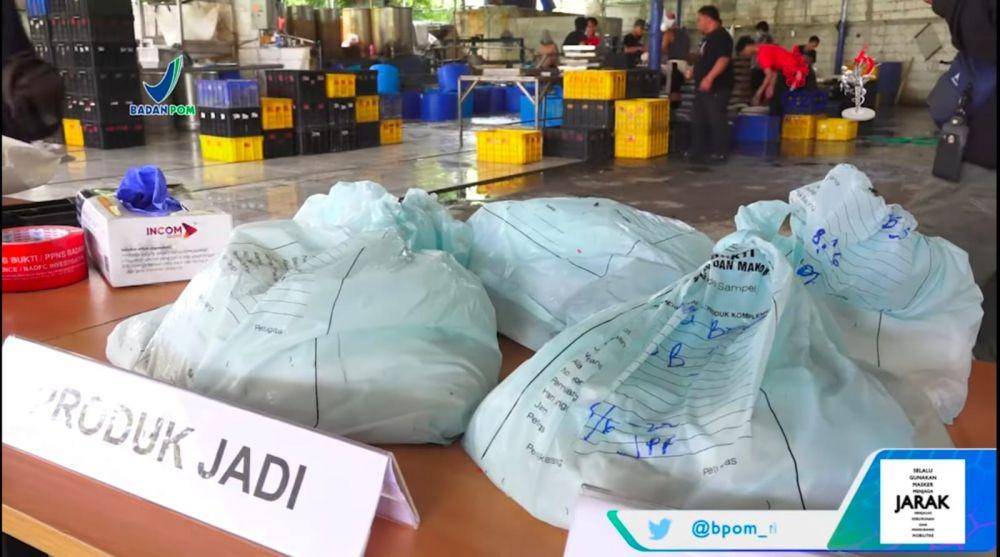 Barang bukti yang diamankan BPOM RI saat melakukan sidak ke pabrik tahun di wilayah Parung, Kabupaten Bogor. (Istimewa)