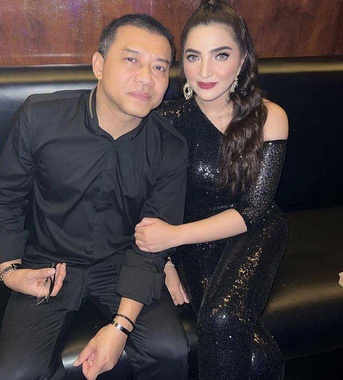 pasangan artis menikah beda usia belasan tahun (instagram.com/ashanty_ash)