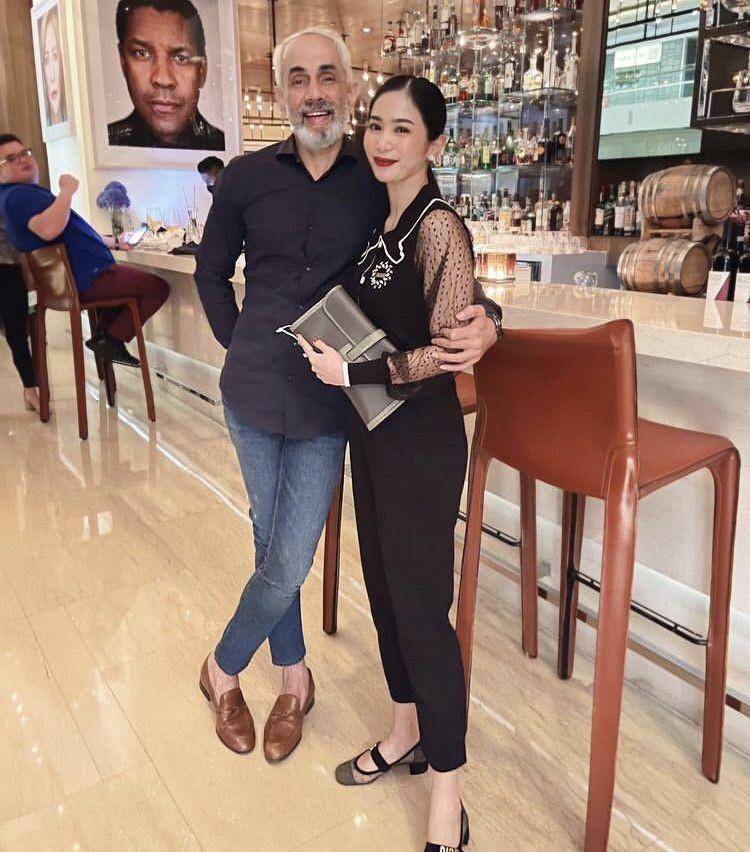 pasangan artis menikah beda usia belasan tahun (instagram.com/bungazainal05)