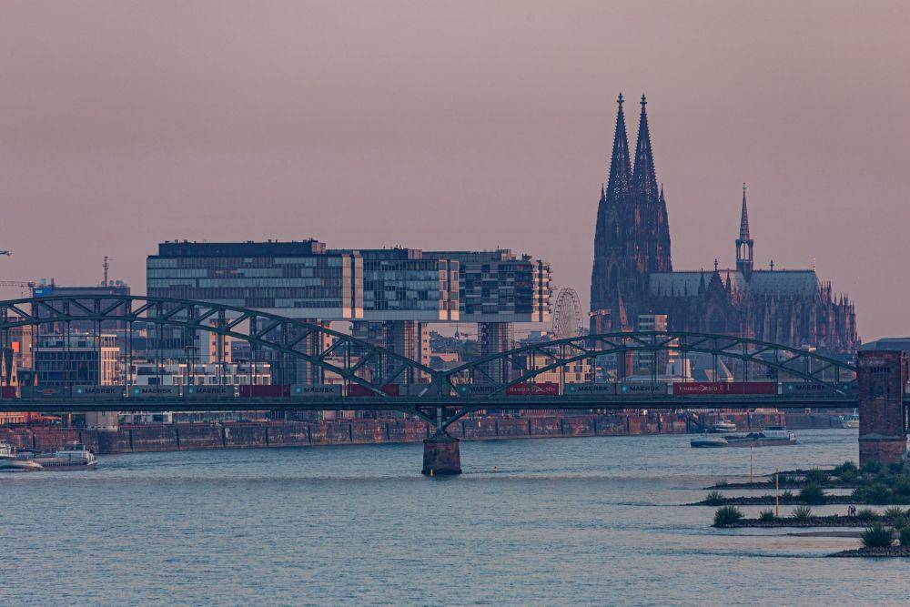 Sungai Rhein di Kota Koln, Jerman (unsplash.com/Florian Schmetz)