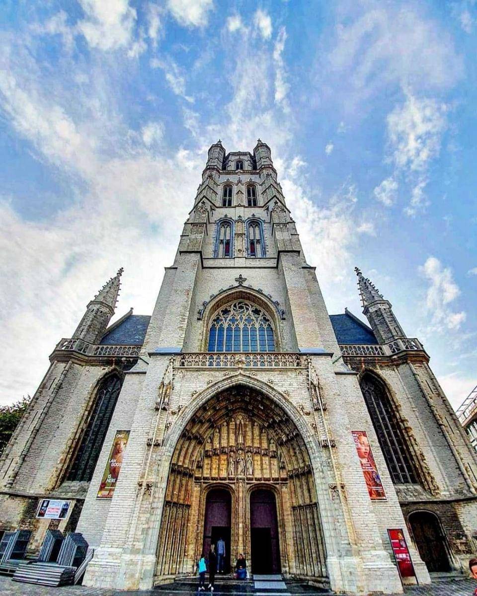 Sint Baafskathedraal (instagram.com/gothicarchitectures)