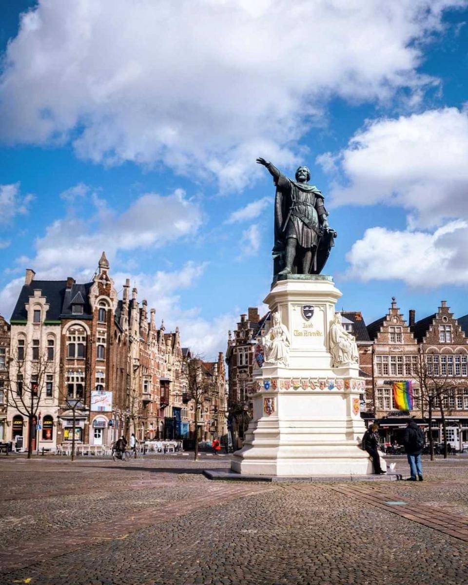 Vrijdagmarkt (instagram.com/ghentphotography)