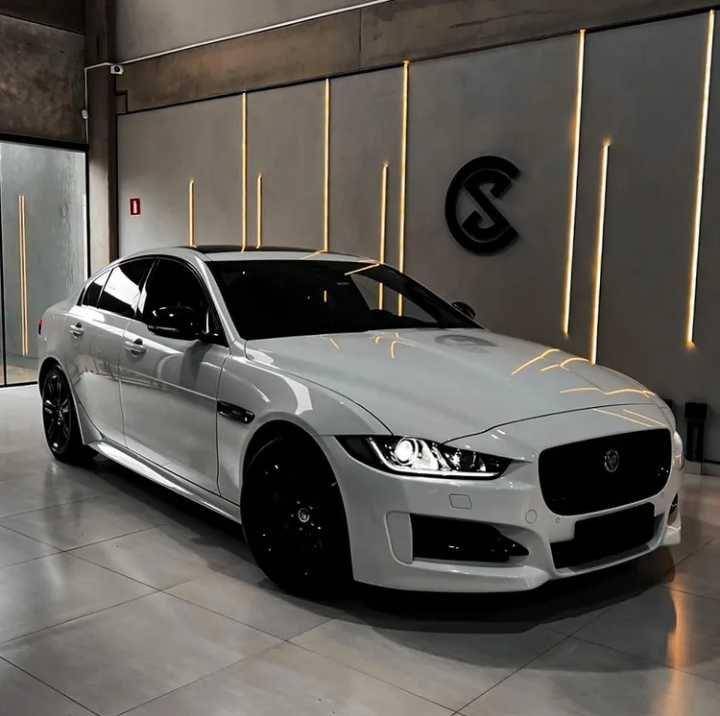 Jaguar XE (instagram.com/carsforsane_oficial)