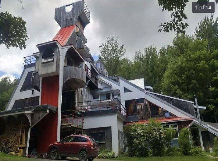 Hunian aneh yang sedang dijual. (reddit.com/dotknott)