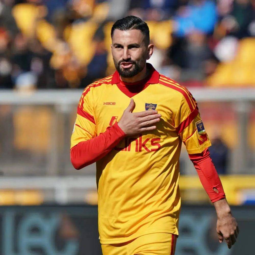 Massimo Coda membela US Lecce di Serie B. (instagram.com/massimo_coda9official)