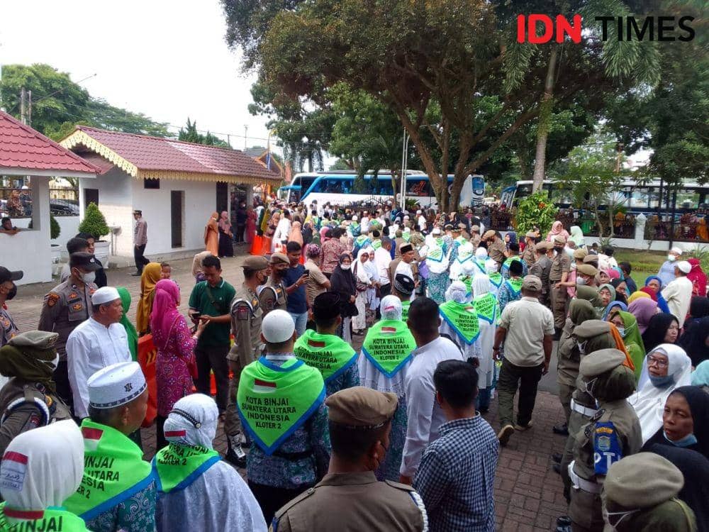 Walikota Binjai yang melepas jemaah haji asal Kota Binjai (IDN Times/ Bambang Suhandoko)