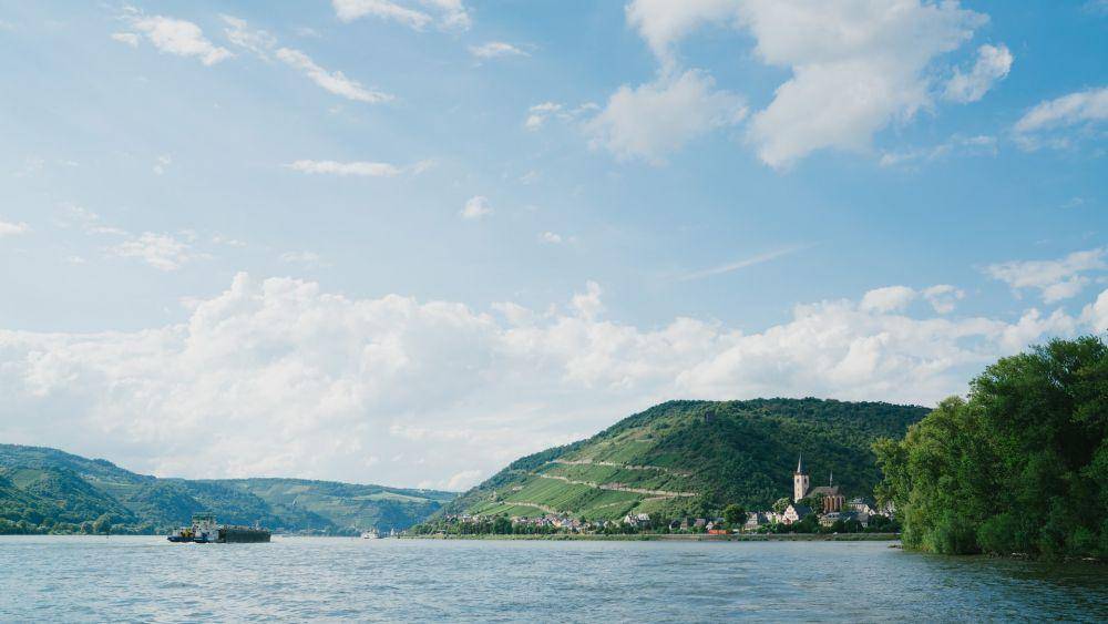 Sungai Rhein di Jerman (unsplash.com/Phillip Glickman)