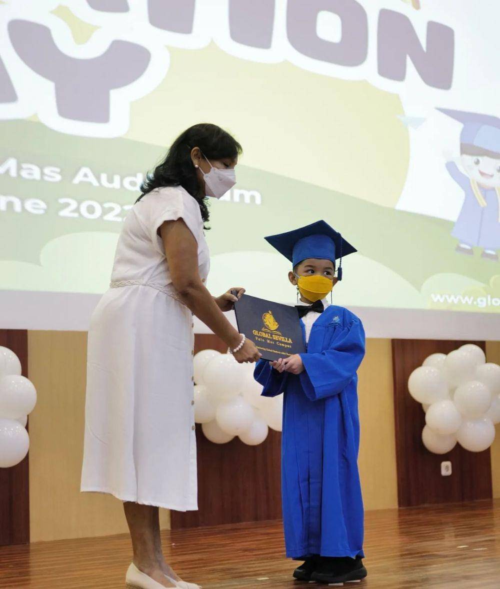 potret wisuda TK Raqilla (instagram.com/rio.stokhorst)