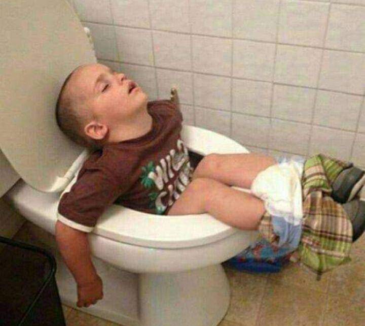 Anak kecil terjebak dalam kesulitan. (facebook.com/Kids in Precaments)