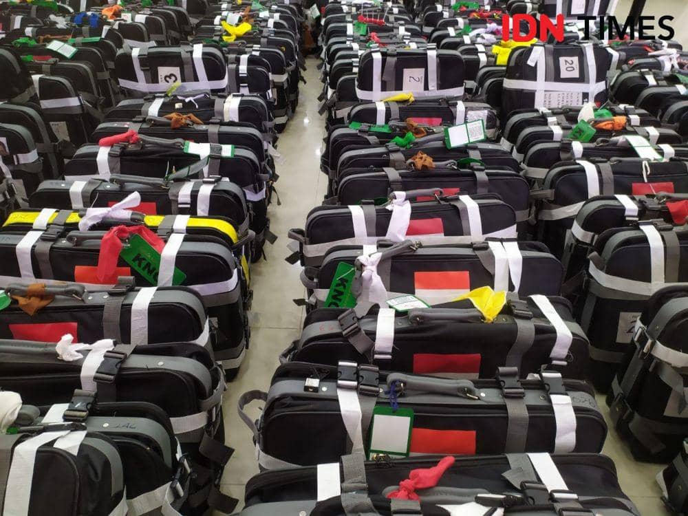 Koper jemaah haji kloter pertama Embarkasi Medan(IDN Times/Masdalena Napitupulu)