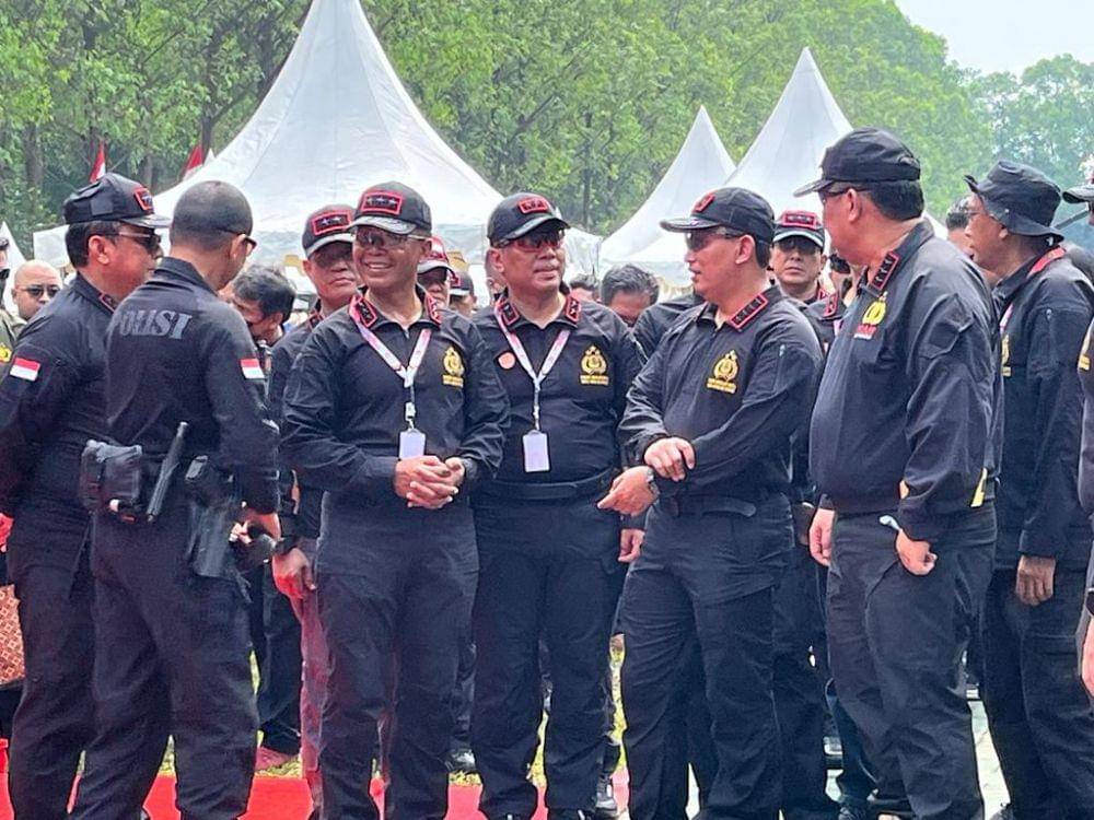 Dalam rangka menyemarakkan Hari Ulang Tahun (HUT) Bhayangkara ke-76, Polri menggelar lomba menembak piala Kapolri di Lapangan Tembak Hogeng Imam Sansoto, Korps Brimob, Kelapa Dua, Depok. Foto: Dok Polri