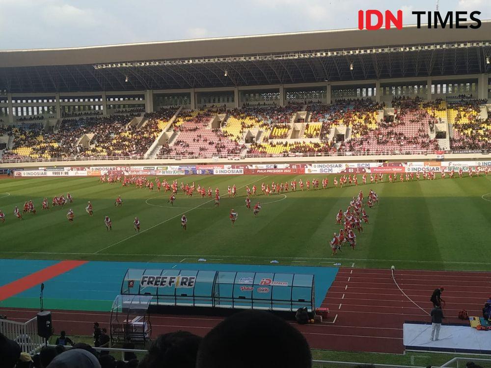 Suasana pembukaan Piala Presiden 2022. (IDN Times/Sandy Firdaus)
