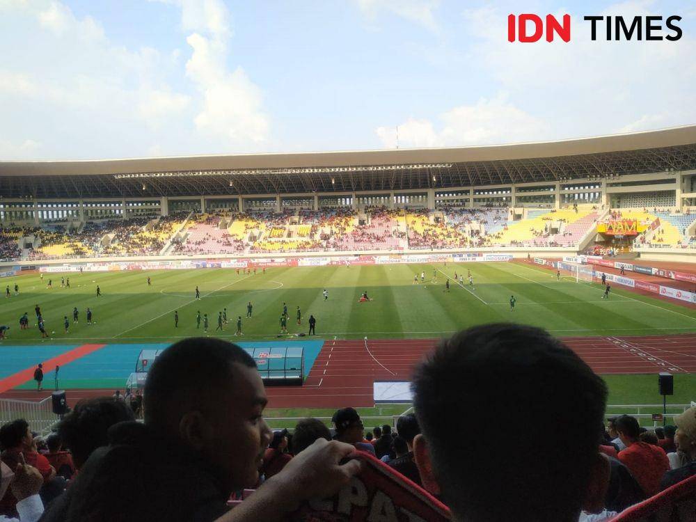 Suasana pembukaan Piala Presiden 2022. (IDN Times/Sandy Firdaus)