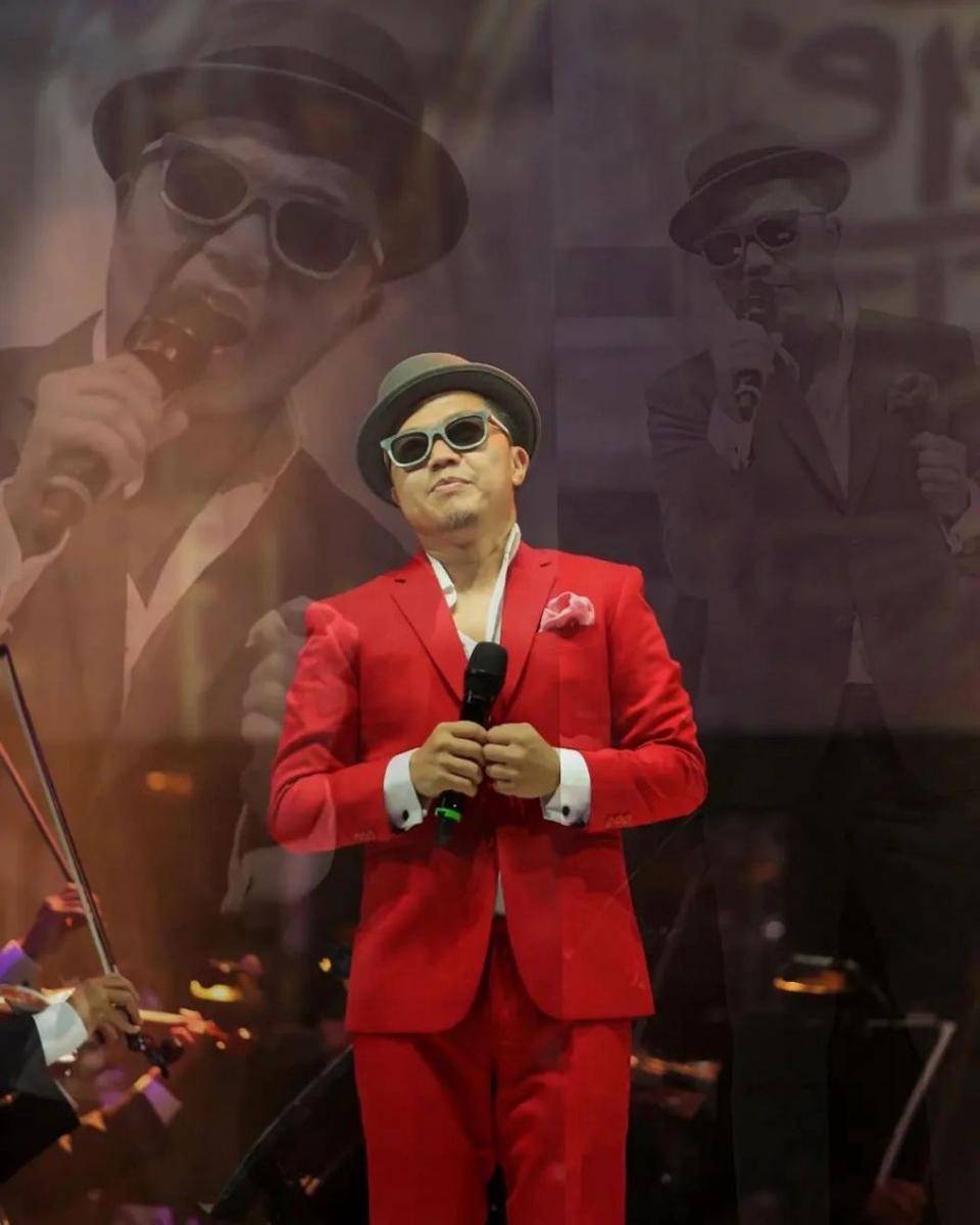 Sandhy Sondoro (@ph_bowo via instagram.com/sandhysondoro_official)