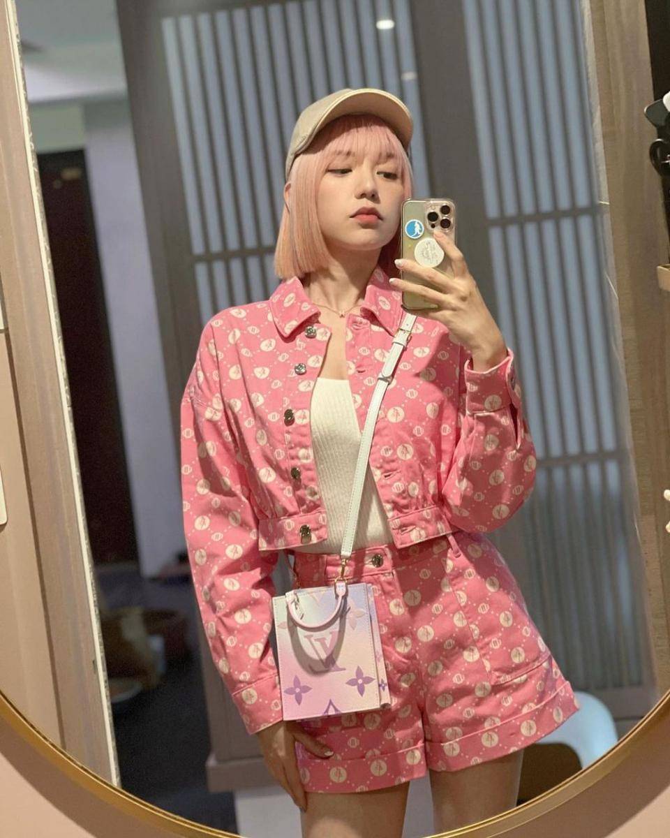 Puff Guo (instagram.com/aohsuehfu)