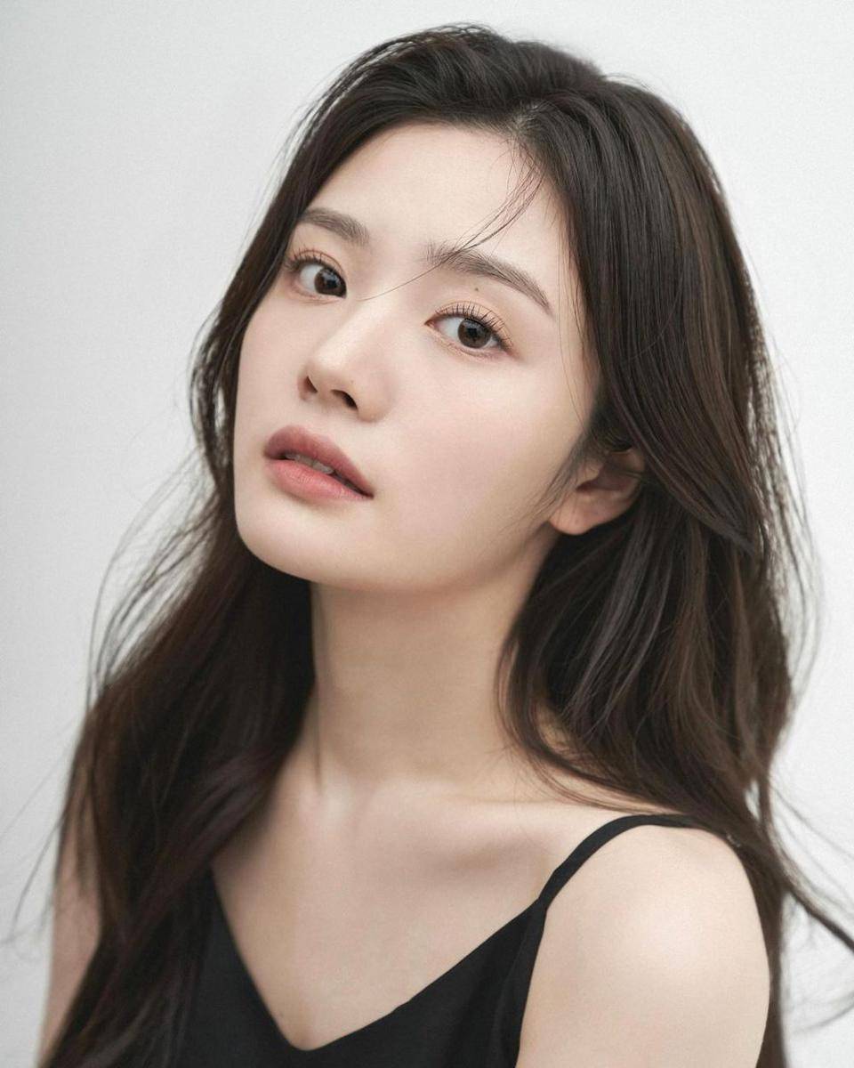 Ha Da Bin (instagram.com/dabin_v)