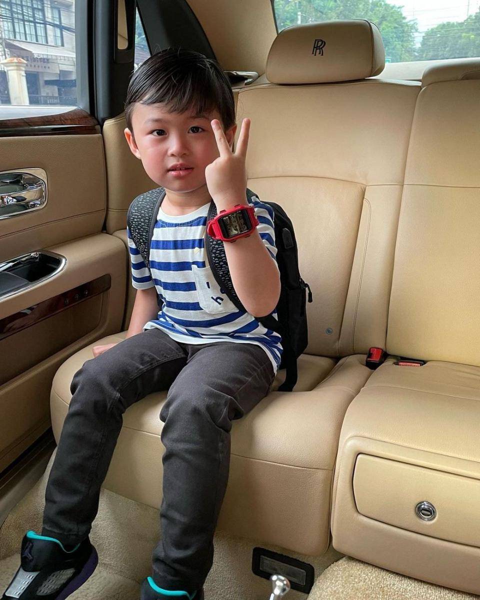 outfit sekolah Raphael Moeis (instagram.com/raphaelmoeis)