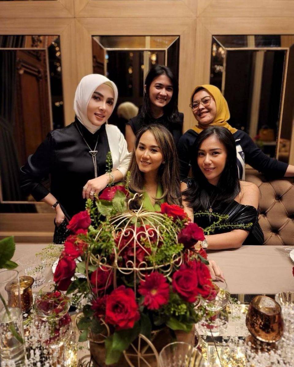 Syahrini bersama geng sosialitanya (instagram.com/princessyahrini)