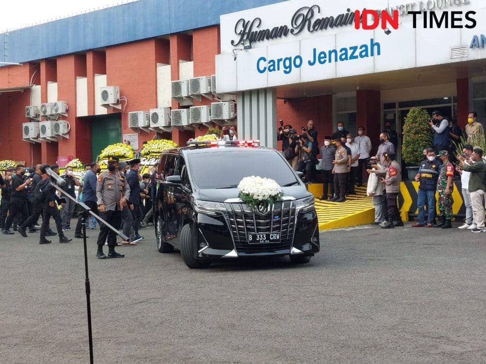 [BREAKING] Jenazah Eril Tiba di Cargo Jenazah Bandara Soetta